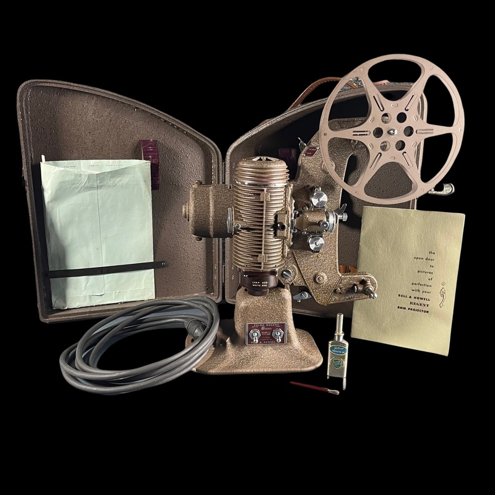 Vintage Bell & Howell Filmo 8 Model 122-A 8mm Film Projector With Case MADE USA